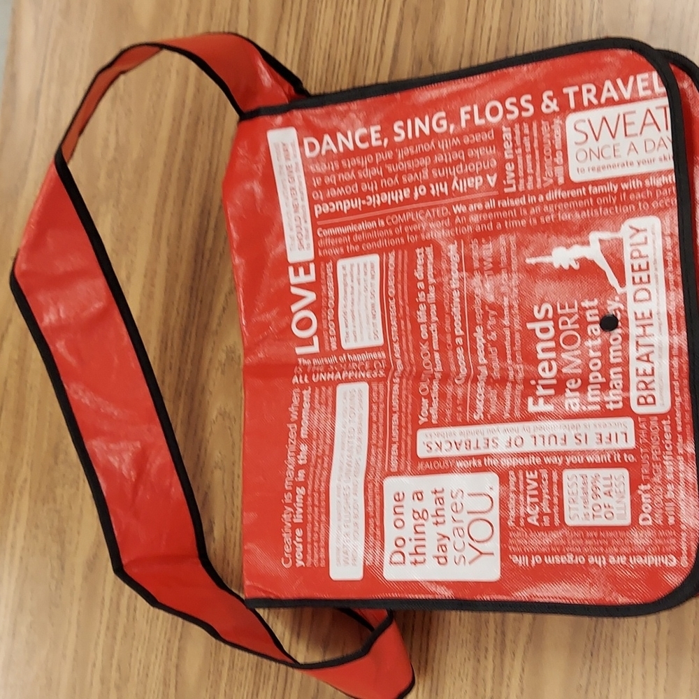 Lululemon super rare messenger bag